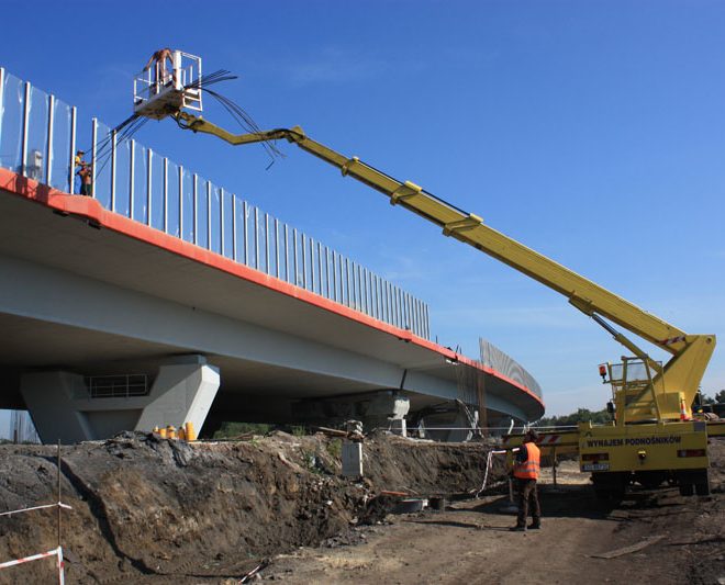 Podnośnik koszowy Warszawa – Jak i gdzie wynająć podnośnik koszowy?